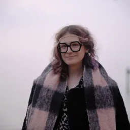 Henni’s profile picture.